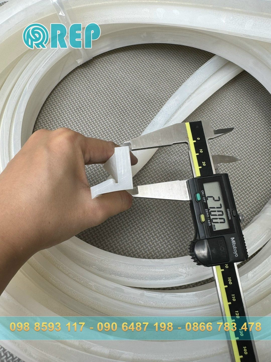 Ron silicon trắng chữ L 27x27x8.8