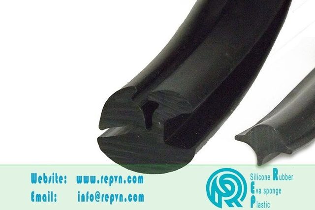 Gioang cao su chen cua chu H ron tim mau den trang 03 min