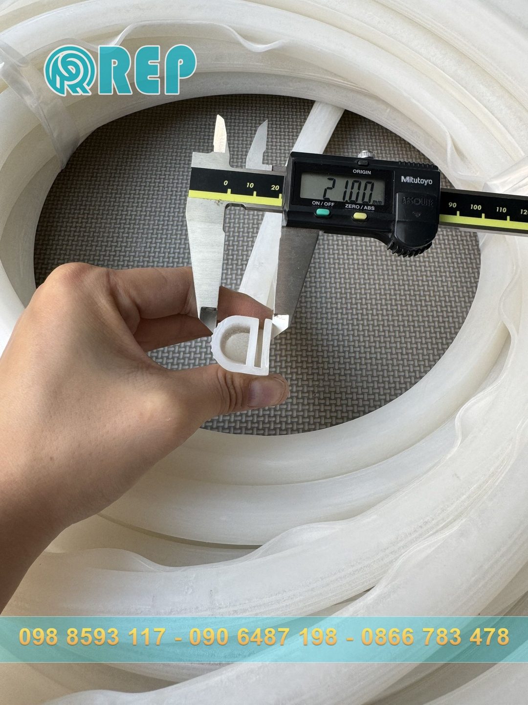 Ron silicon trắng chữ E 22x21x2.5
