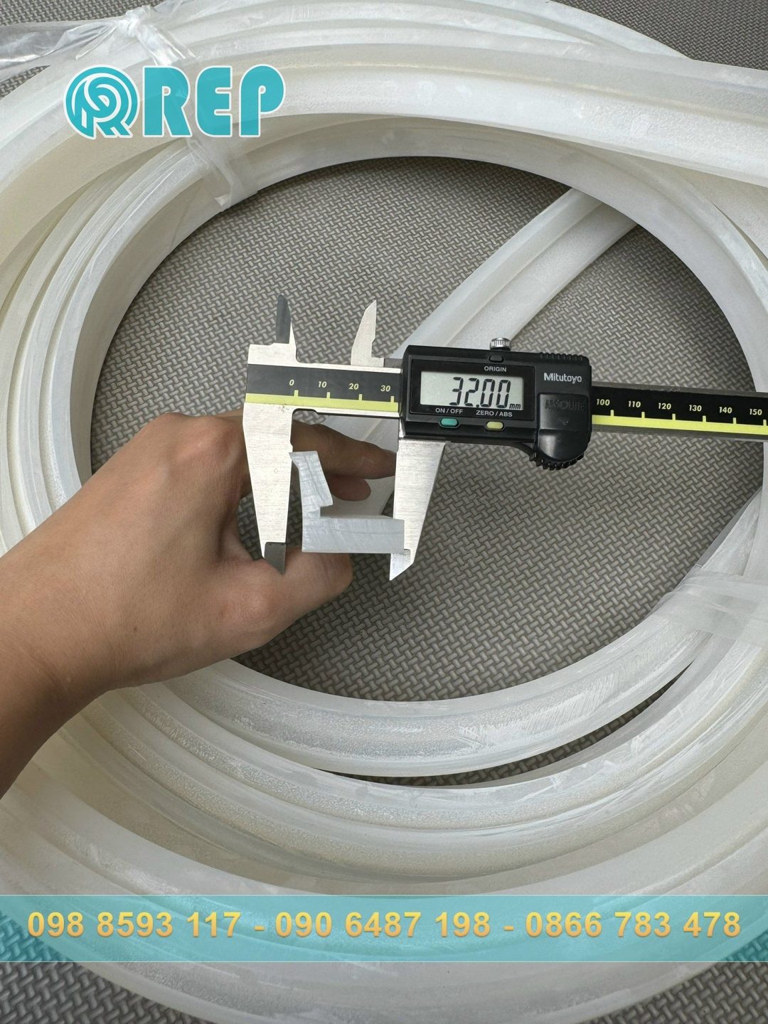 Ron silicon trắng chữ L 27x32x7.5