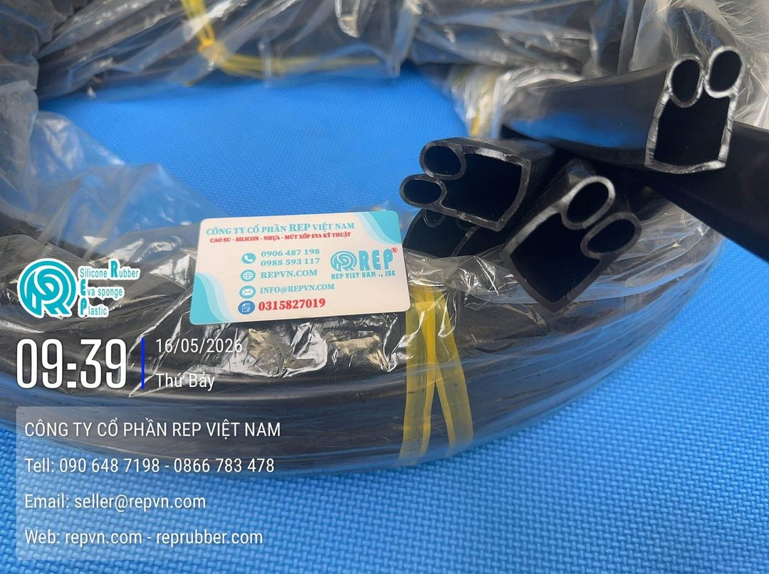 Ron cao su EPDM có bị cứng lại trong kho đông không? Không. EPDM là vật liệu có độ đàn hồi cực tốt ở nhiệt độ âm. Sản phẩm của REP Rubber được thiết kế để giữ nguyên đặc tính dẻo dai trong môi trường kho lạnh lâu dài